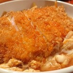 Butano Sakaba To Yonakano Sobato Maruishi - ロースかつ丼(¥1400だが酒飲みで¥300引)のアタマ