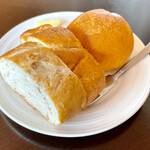 りんでんばーむ - セレクトしたパンは右からミルク、黒ごま、クルミ。