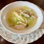 りんでんばーむ - 単品で注文した野菜のコンソメスープ。330円。