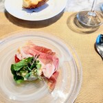 La Brianza - 北九州トマト自家製ドライブッラータチーズカプレーゼフランス産生ハム。やわらか優しい味わいの生ハムミルキーなブッラータチーズ素敵な美味しさ