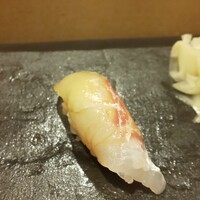 まんてん鮨 日比谷オクロジ店 -  真鯛