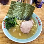 ラーメン六角家 - ラーメン800円濃いめ多め。海苔増し100円×2。