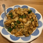 楽苑 - 角切り鶏肉の辛味炒め