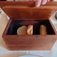 イル ギオットーネ 京都本店 - パンは、箱の中で美味しさを保ちます(^o^)