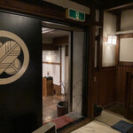 小樽・蕎麦屋・籔半 - 石蔵内はしっとり温かい。