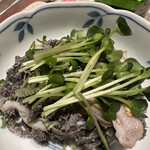 焼肉鴻漸 - センマイ刺しはコリっとしていて酢味噌が良く合います。