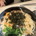 焼肉鴻漸 - ビビンバはゴマ油の味がしっかりとしていて、野菜もシャキシャキしていて美味しかったです。