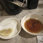 焼肉鴻漸 - レモンとタレ