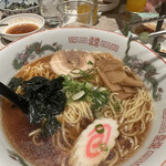 焼肉鴻漸 - ラーメンはオーソドックスな醤油味です。チャーシューが美味しかったです。