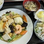 本格中華料理 天福 - 日替りランチ 八宝菜 690円