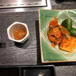 Matsusakagyuu Yakiniku Emu - キムチと野菜用お味噌