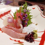閑祥庵 禅紫 - お造り(金目鯛の炙り、鯛
      、甘エビ、蛸の湯引き、本まぐろ)