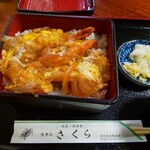 Shokujidokoro Sakura - エビ重はエビフライを卵でとじたもの