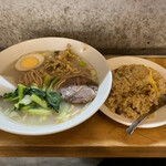 羊香味坊 - 魚羊麺+半チャーハンセット (900円)
