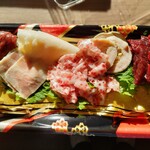 神戸鯨精肉店 - 本日のお刺身です