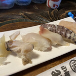 みよ福 - 左手から粒貝・平目・北寄貝・蝦蛄・帆立貝