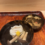 Iwamotochou Takahashi - ランチ１２１００円。鮎魚女葛打ち 丹波しめじの椀。立派な鮎魚女は骨の処理も完璧で、旨味を十分楽しめます。清汁はやはり格別ですね♩日本人に生まれて良かった（╹◡╹）（╹◡╹）