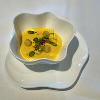 フィリップ・ミル 東京 - 甘みあるバターナッツかぼちゃのアミューズ