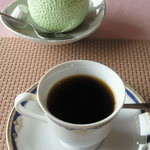 望月 - スペシャルランチ　￥２１００のコーヒー　　メロンの形の器の中身はコーヒーシュガー。