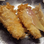 「茗荷」 （季節串・￥100）
          生のツーンとした所が影を潜め、
          油を得てコクが増した茗荷。サクッとキューンと、
          色っぽい♪