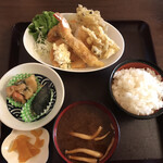 赤のれん - 本日のランチ：ミックスフライ