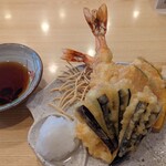 十六文 そば七 - 「天ぷら盛り合わせ」
