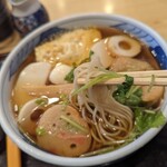 十六文 そば七 - 蕎麦を手繰る