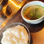 Yakinikuyasumor JANG - 定食 ご飯・ワカメスープ