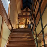 飯倉 からき - 2階ヘ〜