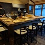 飯倉 からき - コの字カウンター