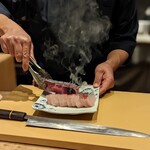 飯倉 からき - 鰆を炙る