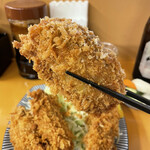 とん汁と玄米の店 檍食堂 - 大ぶりの牡蠣がドドンと4コ