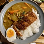 津田屋食堂 - 具がたっぷりのカレー