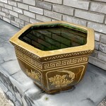 上方中華 新瓊 - 店頭に置いてある水鉢