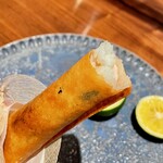 上方中華 新瓊 - 河豚の4つの部位を詰めた春巻き