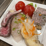 鉄板バル AKICHI - ローストビーフ、カルパッチョ、酢漬け、テリーヌ