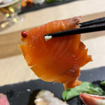 MASUYA MEAT＆CRAFT BEER - スモークサーモンのカルパッチョアップ