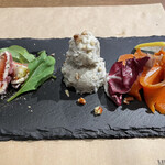 MASUYA MEAT＆CRAFT BEER - 6000円コース イチゴのプロシュート包み、トリュフエッグポテト、スモークサーモンのカルパッチョ