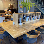 カフェ・クヌート - グルグルっと囲む、テーブル席‼︎