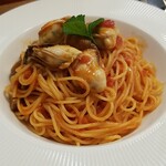 キッチン ブルー グローブ - 牡蠣マリナーラのアップ