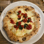 Pizza ism - ホリディランチのマルゲリータビアンカ