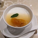 菜香新館 - 季節のドライフルーツ入り杏仁豆腐