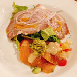 ビストロ カフェ デリ ポキナ369 - オードブル:自家製ハム、スモークサーモンマリネなど