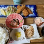食堂 海トごはん - 「本日のお刺身と選べるおかず1種」でサーモンフライ1,290円