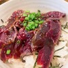 Maru ya - クジラ肉のローストビーフ丼　数十年ぶりに鯨を味わいました