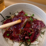 ○屋 - タレのかかったニタリ鯨肉はとても旨い