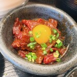 ○屋 - クジラユッケ　ピリ辛味です