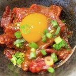 ○屋 - このクジラユッケをご飯にのせます