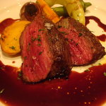 レストラン・ホク - 池田牧場のアンガス牛ハラミのステーキ　赤ワインとペッパーベリーのソース