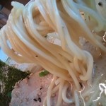 Meichen Ramen - 中麺ｽﾄﾚｰﾄで、断面はｴｯｼﾞのないｽｸｴｱ形、加水率は中高級。